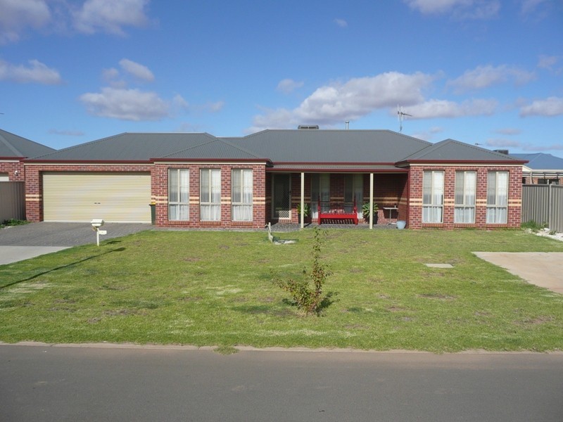 1 Champagne Crescent, Yarrawonga VIC 3730