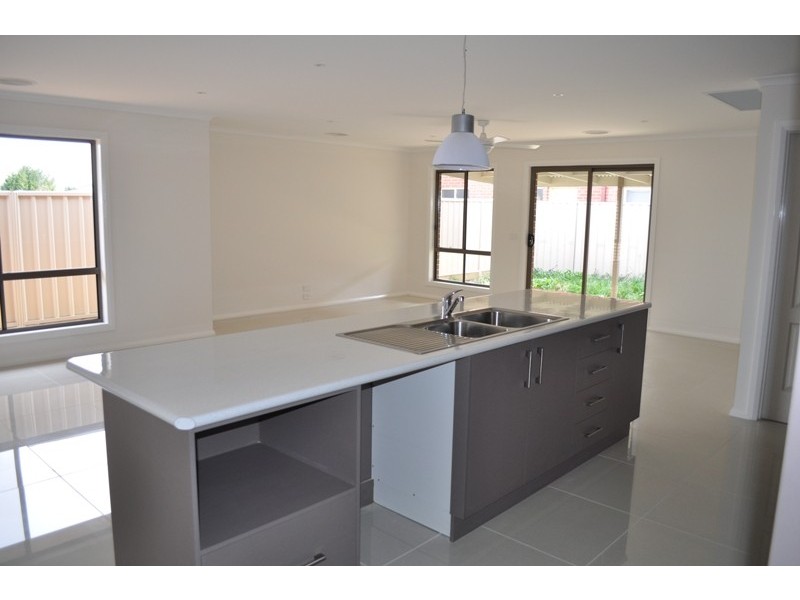 2/17 Jane Road, Yarrawonga VIC 3730