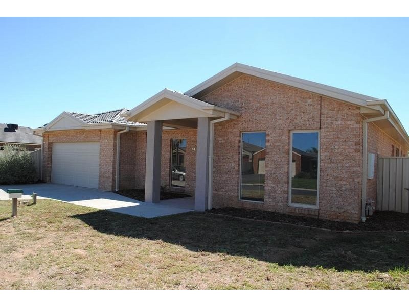 24 Steneker Crescent, Yarrawonga VIC 3730