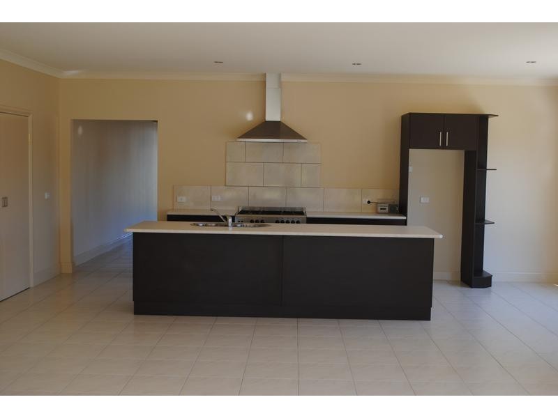 24 Steneker Crescent, Yarrawonga VIC 3730