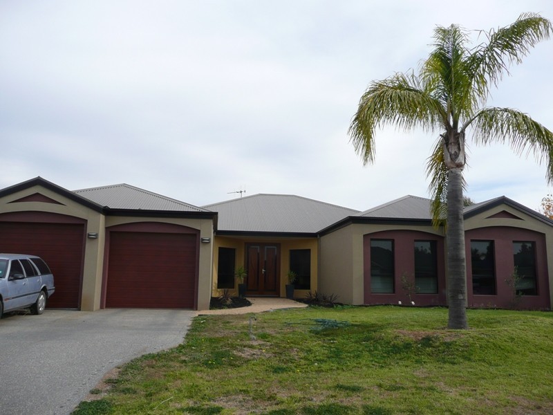 13 Steneker Crescent, Yarrawonga VIC 3730