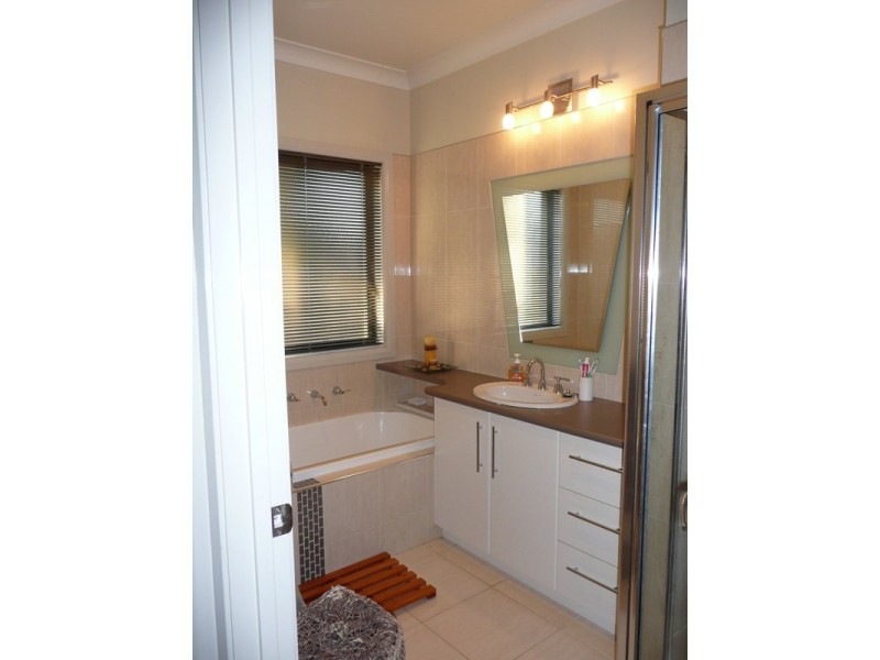 13 Steneker Crescent, Yarrawonga VIC 3730