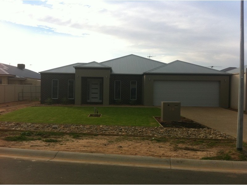 28 Fiona Drive, Yarrawonga VIC 3730