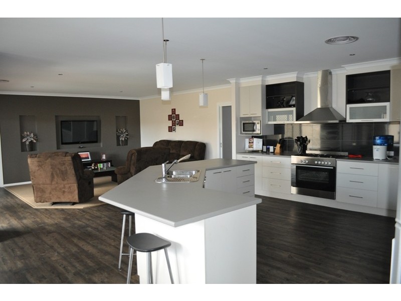 28 Fiona Drive, Yarrawonga VIC 3730