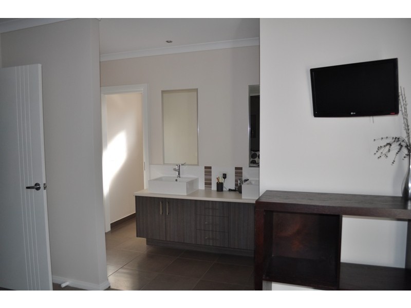 28 Fiona Drive, Yarrawonga VIC 3730