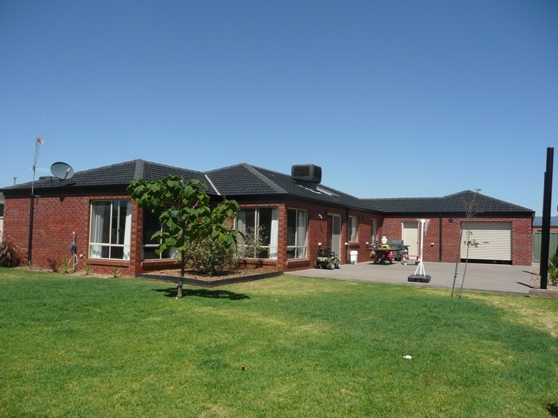 8 Anchorage Way, Yarrawonga VIC 3730
