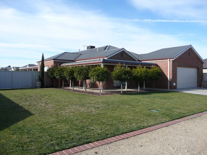 16 Derry Drive, Yarrawonga VIC 3730