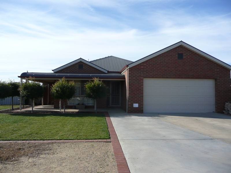 16 Derry Drive, Yarrawonga VIC 3730