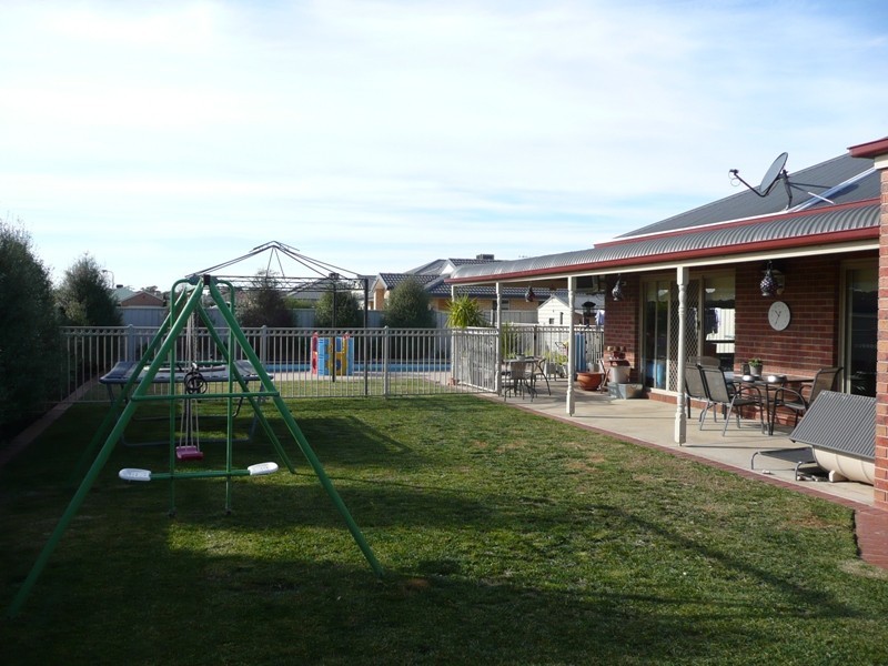 16 Derry Drive, Yarrawonga VIC 3730