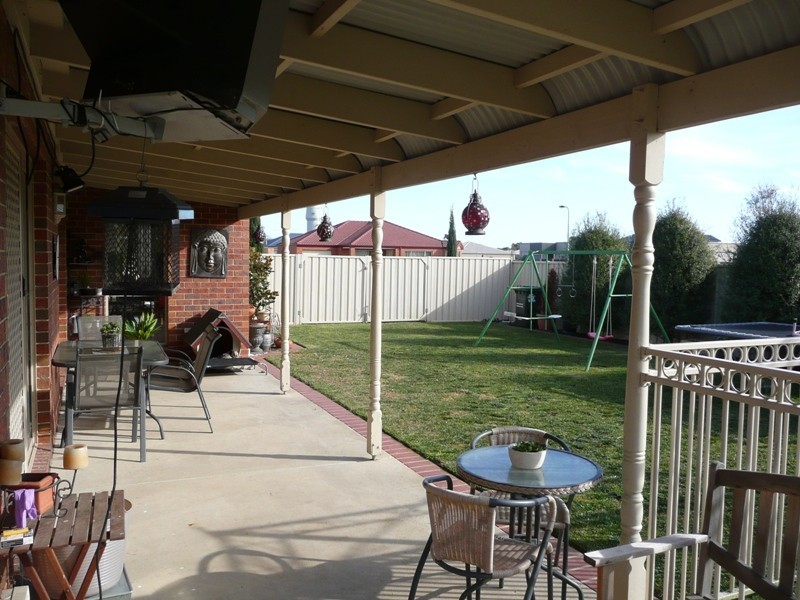 16 Derry Drive, Yarrawonga VIC 3730