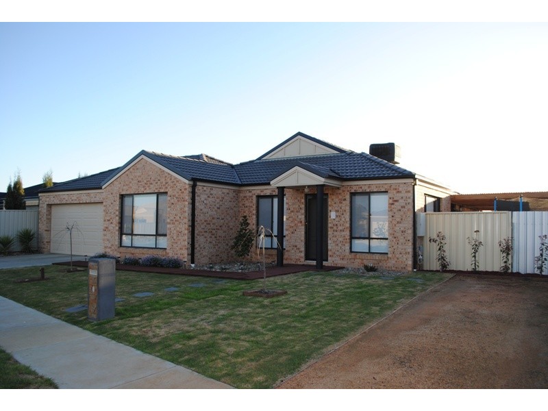 11 La Bamba Drive, Yarrawonga VIC 3730