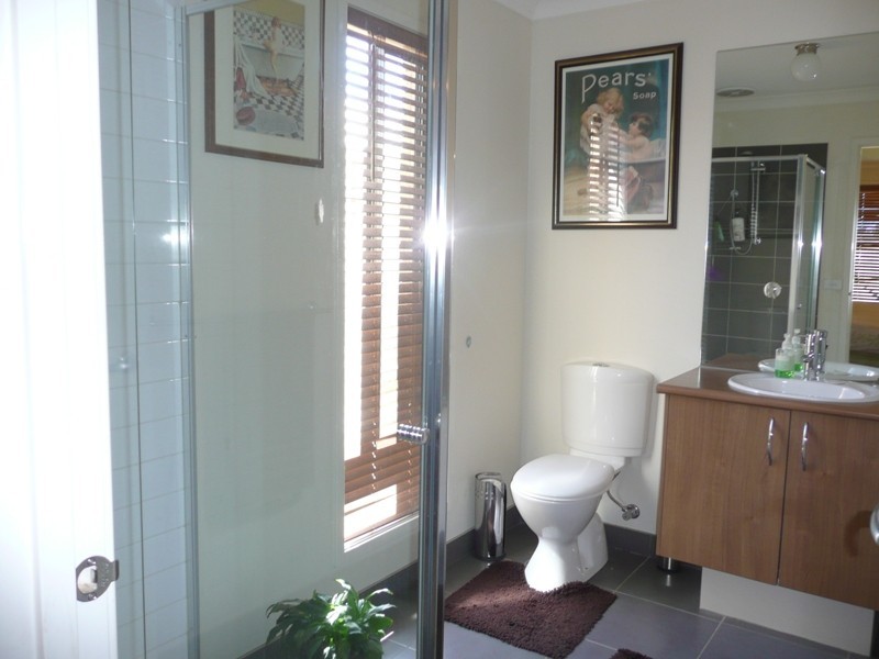 2 Fields Avenue, Yarrawonga VIC 3730