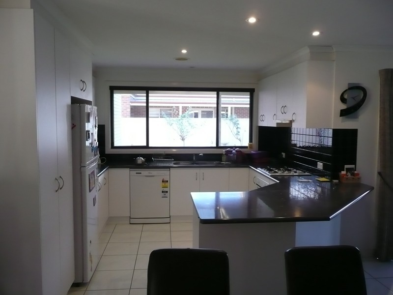 18 Derry Drive, Yarrawonga NSW 2850