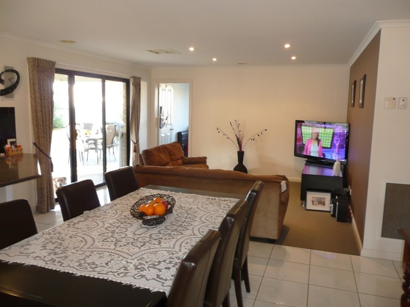 18 Derry Drive, Yarrawonga NSW 2850