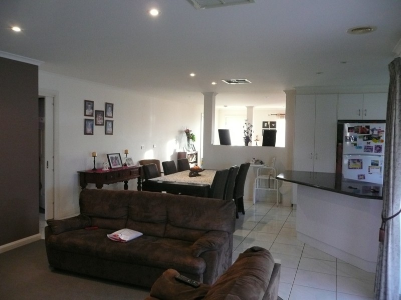 18 Derry Drive, Yarrawonga NSW 2850