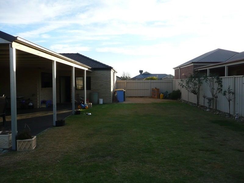18 Derry Drive, Yarrawonga NSW 2850