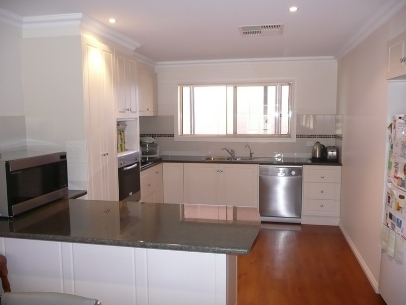 2/8 Dunlop Street, Yarrawonga VIC 3730