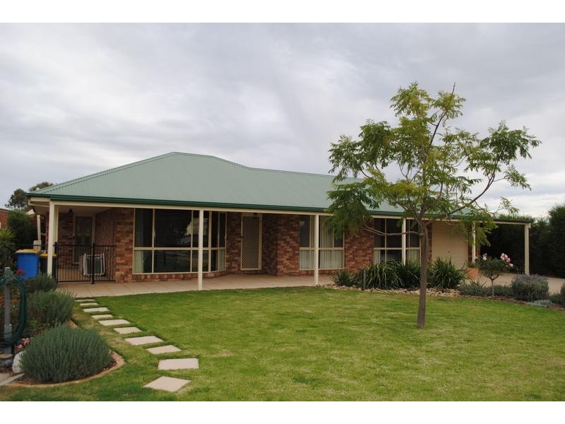 2 Linthorpe Drive, Yarrawonga VIC 3730