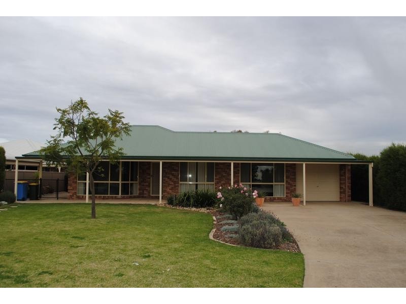 2 Linthorpe Drive, Yarrawonga VIC 3730