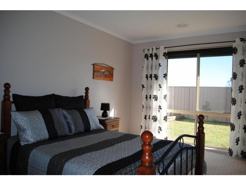 1B McCarthy Close, Yarrawonga VIC 3730