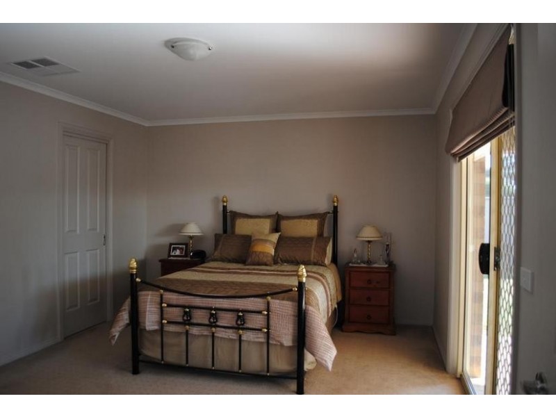 1B McCarthy Close, Yarrawonga VIC 3730