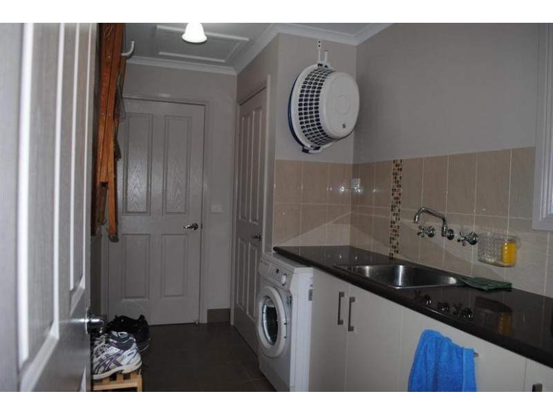 1B McCarthy Close, Yarrawonga VIC 3730