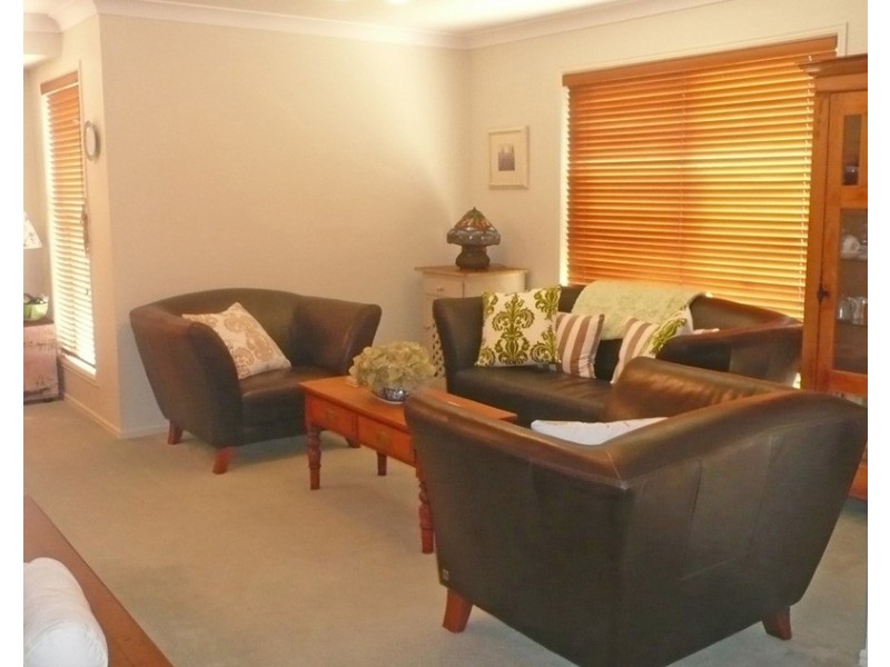 13 Hogan Place, Seventeen Mile Rocks QLD 4073