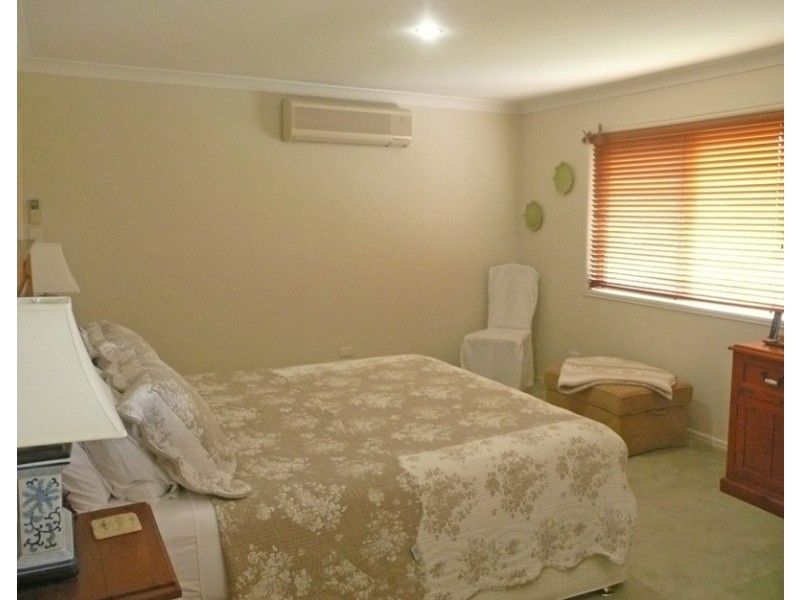 13 Hogan Place, Seventeen Mile Rocks QLD 4073