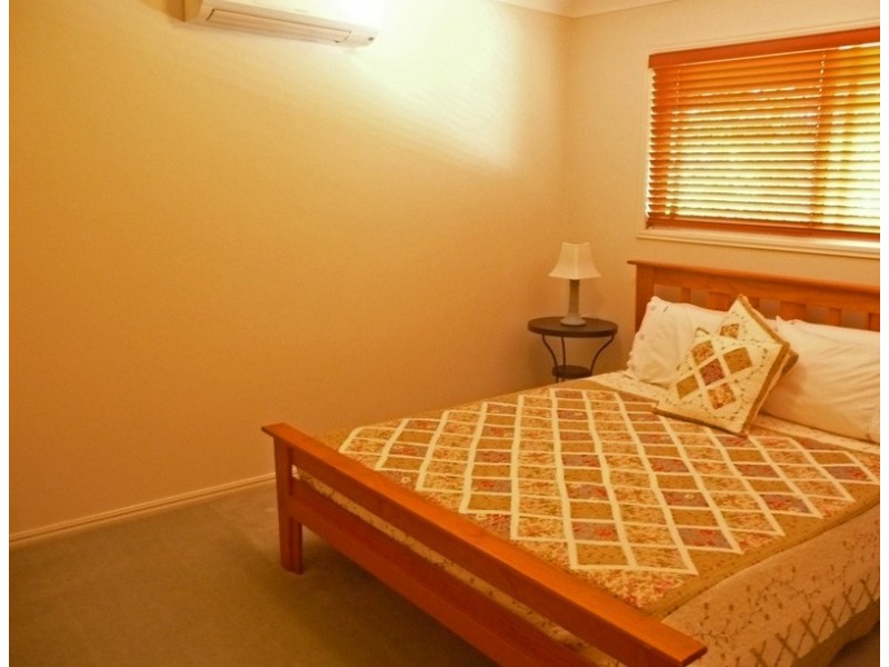 13 Hogan Place, Seventeen Mile Rocks QLD 4073