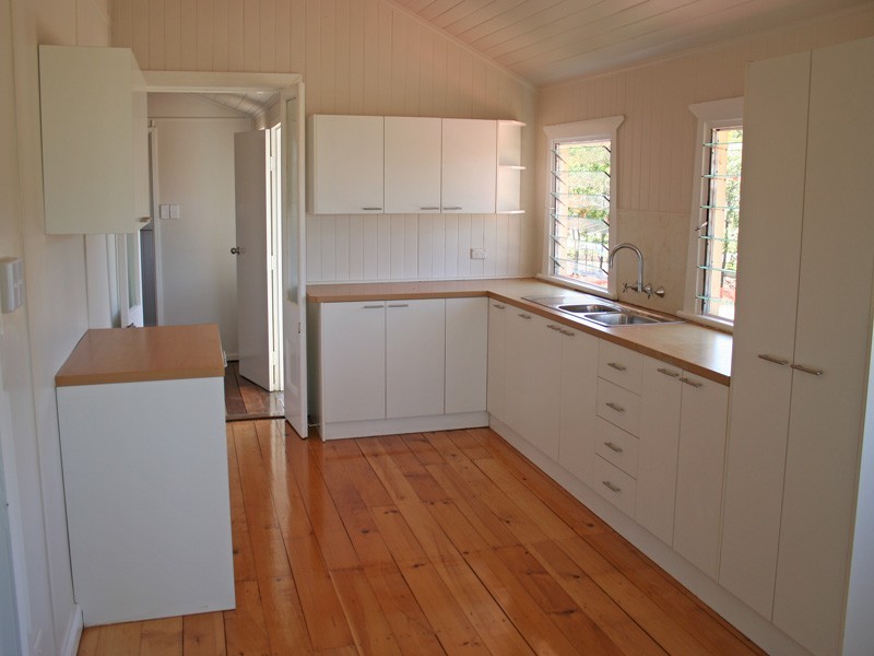 2 Michael Place, Oxley QLD 4075