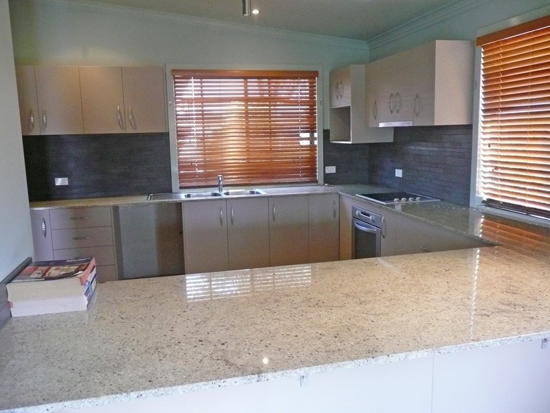 142 Englefield Rd, Oxley QLD 4075