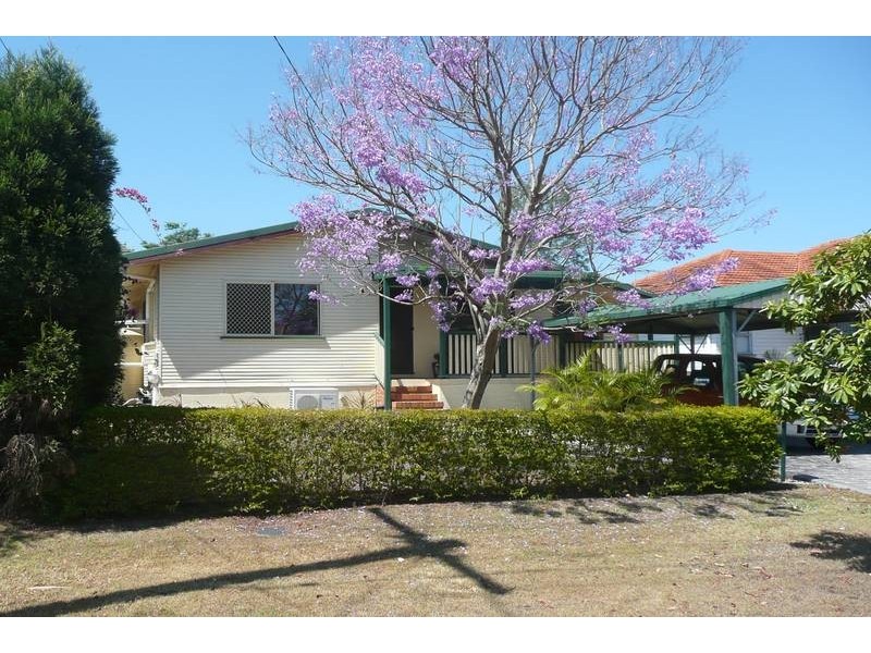 11 Lawson Street, Oxley QLD 4075