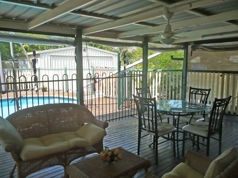 11 Lawson Street, Oxley QLD 4075