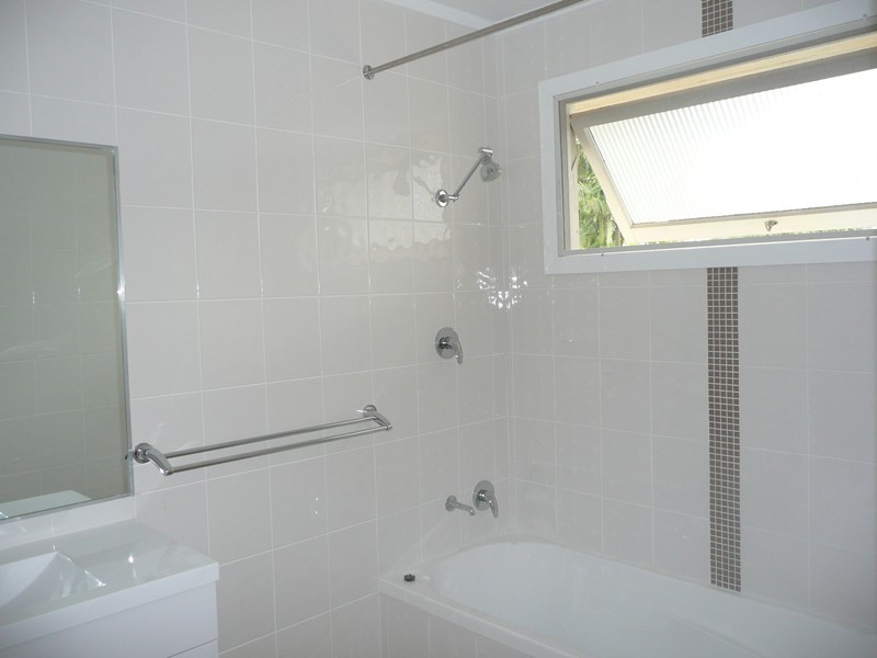 32 Lawson St, Oxley QLD 4075