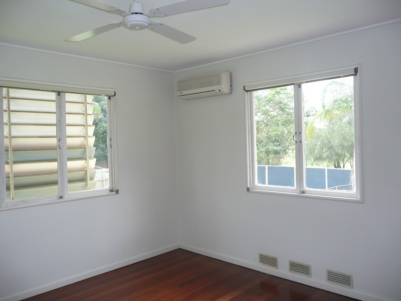 32 Lawson St, Oxley QLD 4075