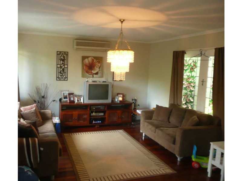 18 Muirlea Street, Oxley QLD 4075