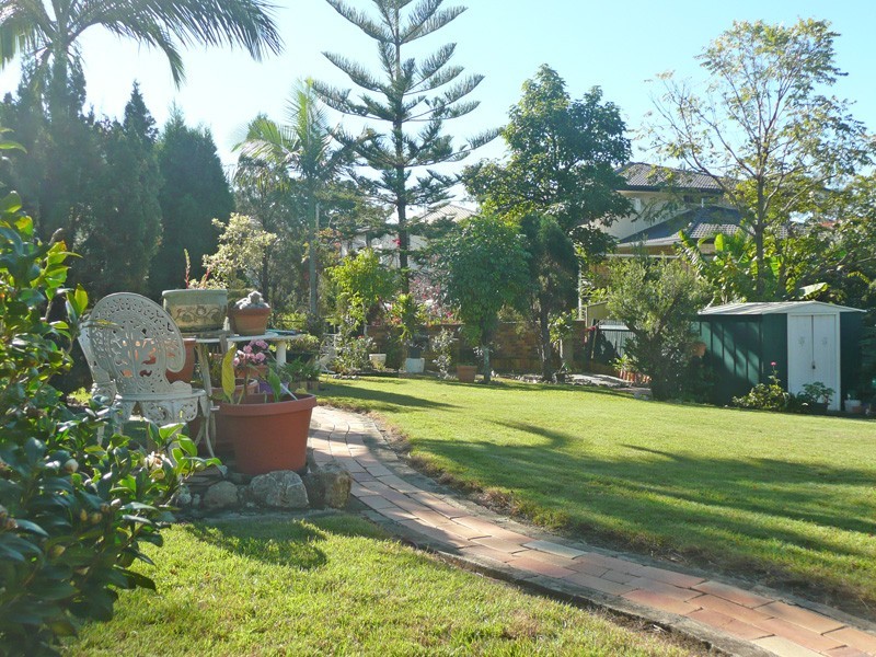 10 Stephenson Street, Oxley QLD 4075
