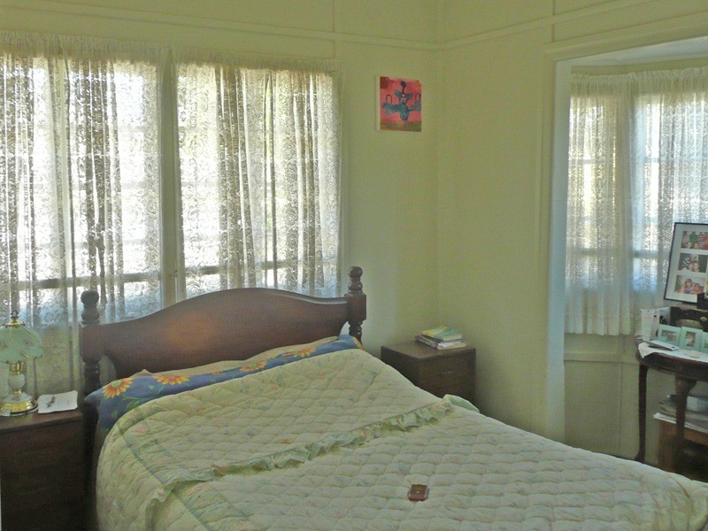 10 Stephenson Street, Oxley QLD 4075