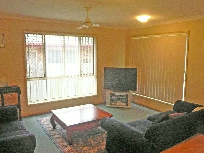 4 Riviera Court, Oxley QLD 4075