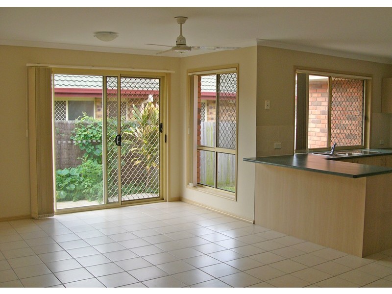 4 Riviera Court, Oxley QLD 4075