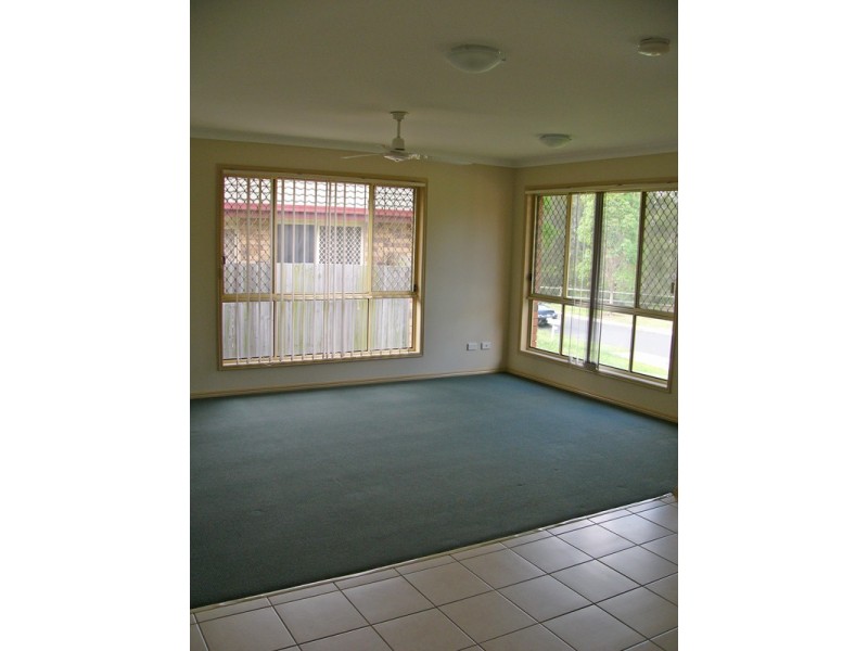 4 Riviera Court, Oxley QLD 4075