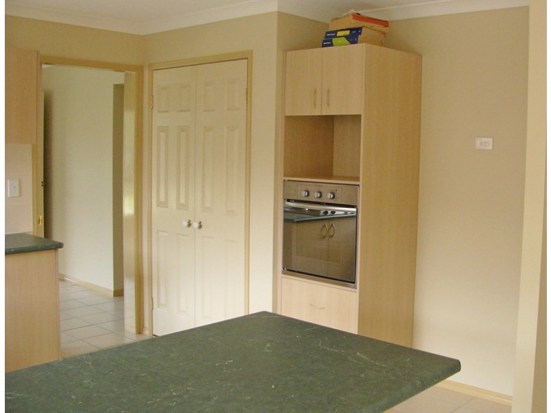 4 Riviera Court, Oxley QLD 4075