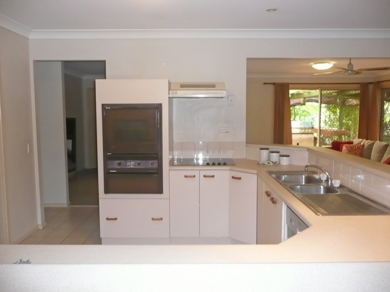 9 Kauri Place, Seventeen Mile Rocks QLD 4073