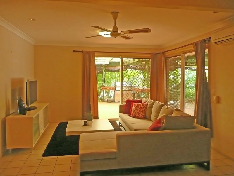 9 Kauri Place, Seventeen Mile Rocks QLD 4073