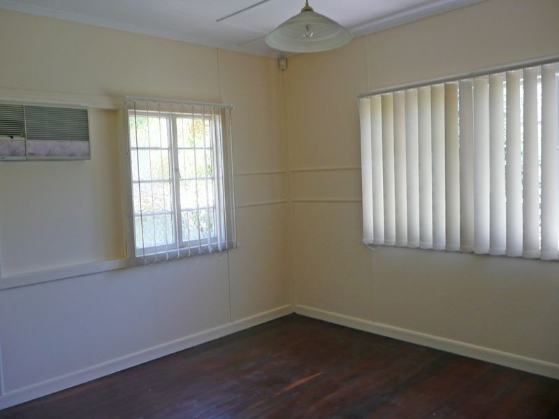 28 Cook St, Oxley QLD 4075