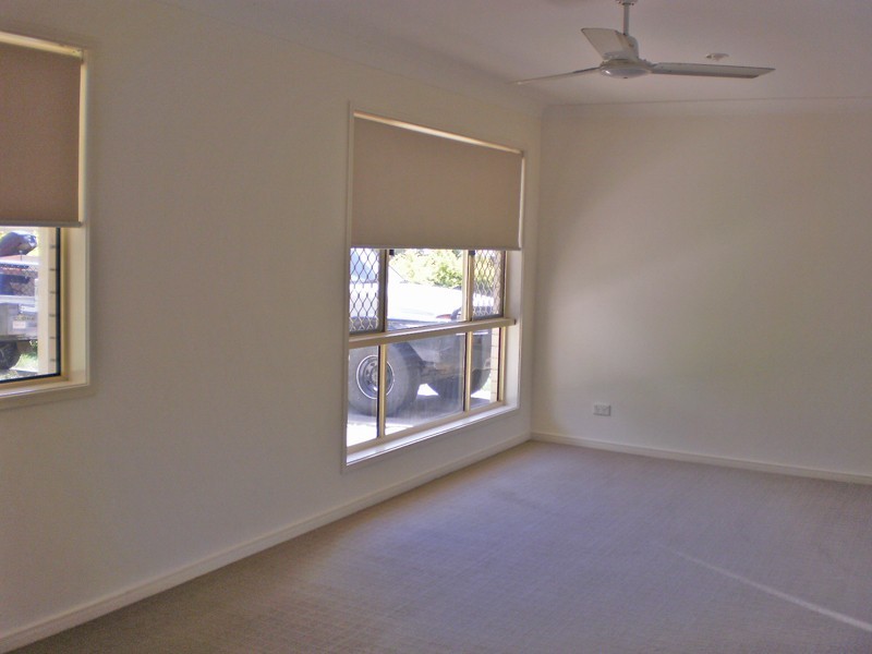19 Henry Samuel Dr, Redbank Plains QLD 4301
