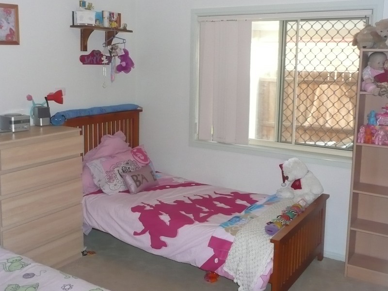 5 Richmond Place, Forest Lake QLD 4078