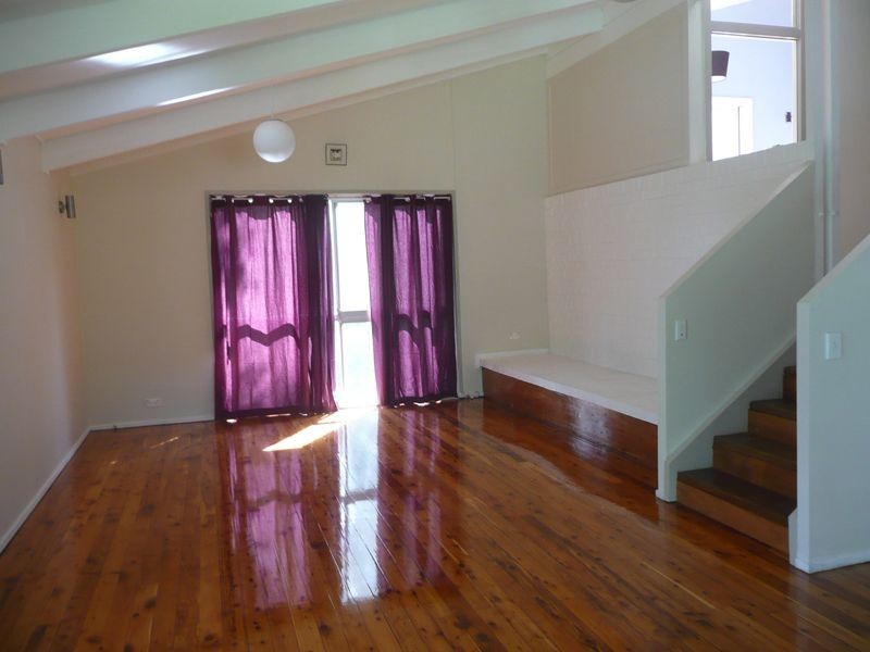 60 Blackheath Rd, Oxley QLD 4075