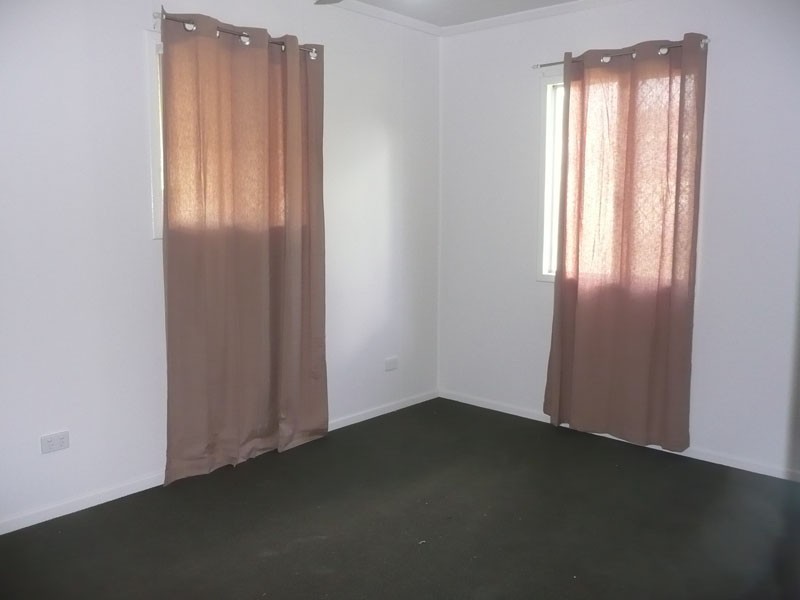 12 Logan Ave, Oxley QLD 4075