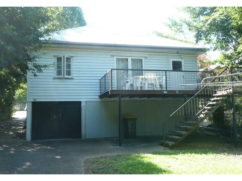 73 Irwin Tce, Oxley QLD 4075